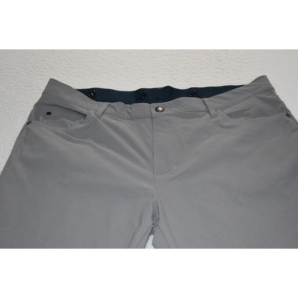 Adidas Chinos in Black and Gray 36x34 - Picture 3 of 11